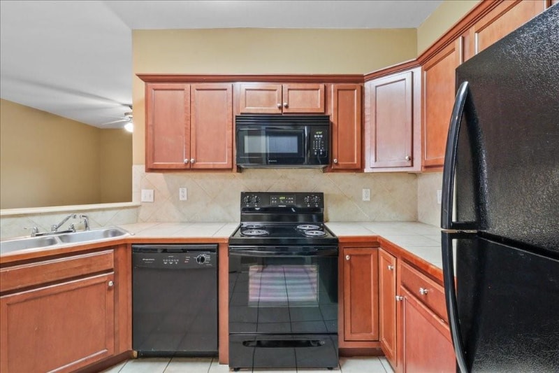 Building Photo - 43215 Creek Cir