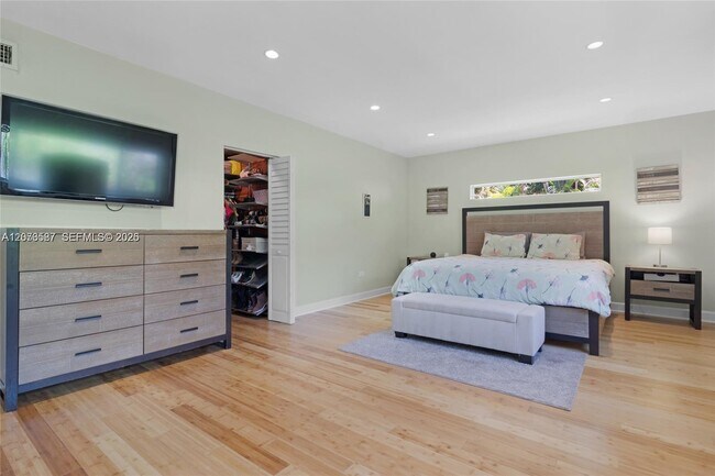 Building Photo - 535 SW 39th Ave