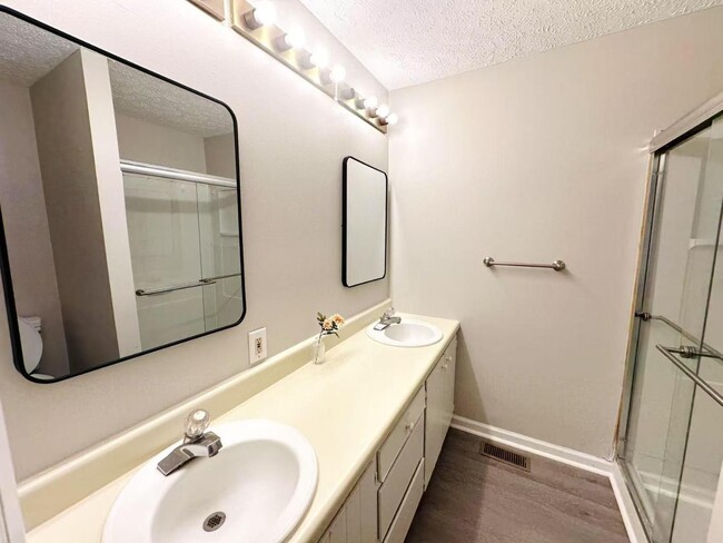 Building Photo - 4610 Tyne Dr