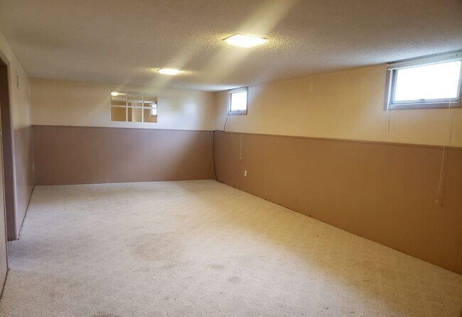 Building Photo - WEST END CHARMER! PERFECT HOME FOR ENTERTA...