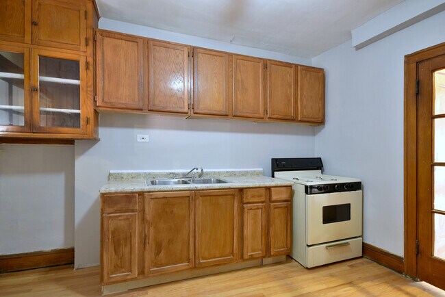 Building Photo - 608 N Mayfield Ave