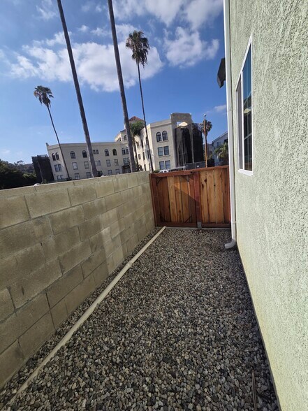 Building Photo - 2220 Norwalk Ave
