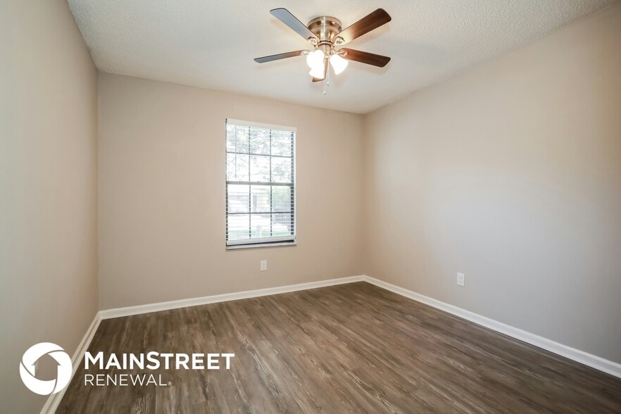 Building Photo - 1975 Blue Bird Run W