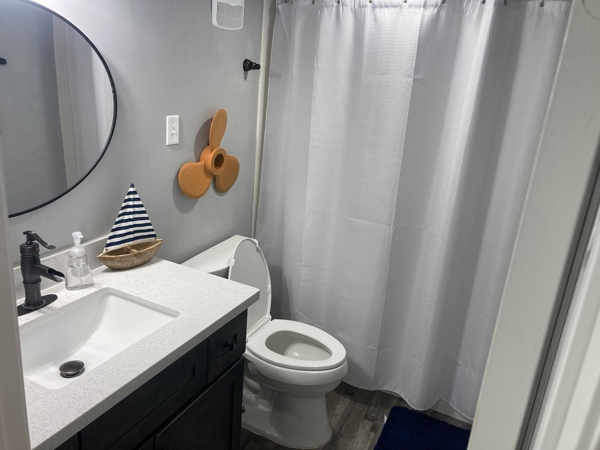 Upstairs Bathroom - 12500 Melville Dr