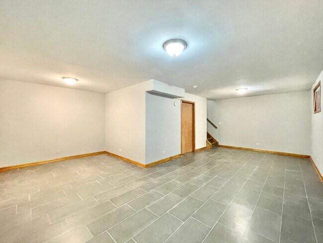 Building Photo - 3162 S Throop St