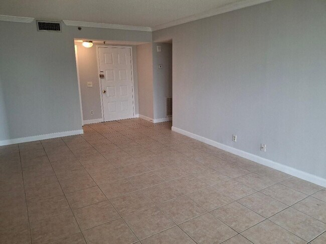 Building Photo - 105 Lake Emerald Dr