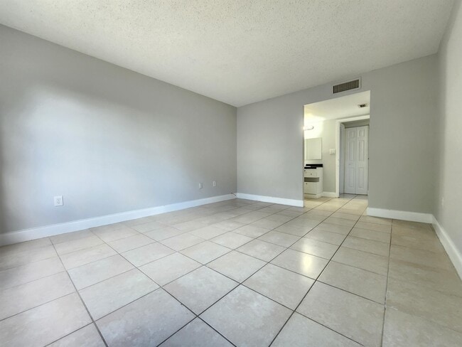 Building Photo - 4304 NW 9th Ave