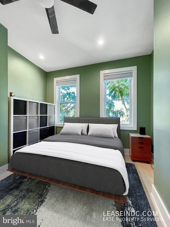 Building Photo - 121 15th St SE