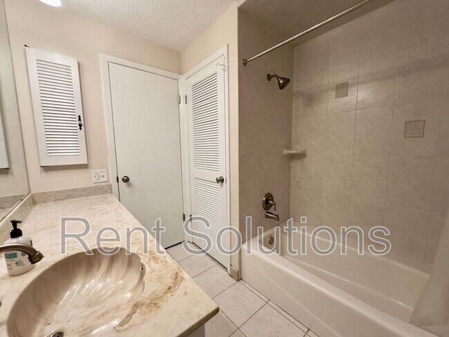 Building Photo - 3015 Tall Pine Dr