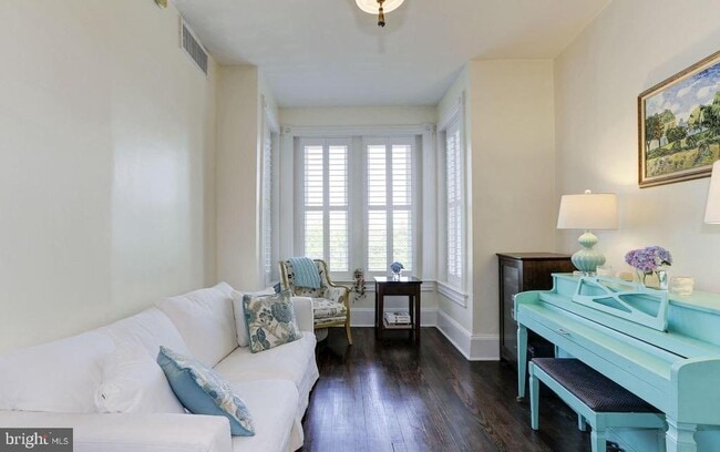 Building Photo - 1932 35th St NW