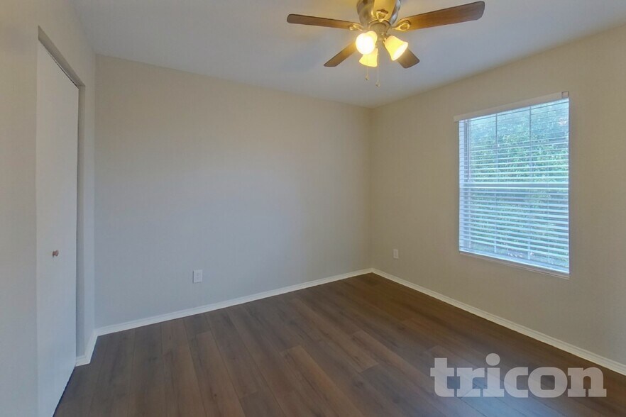 Building Photo - 1221 Dianthus Dr