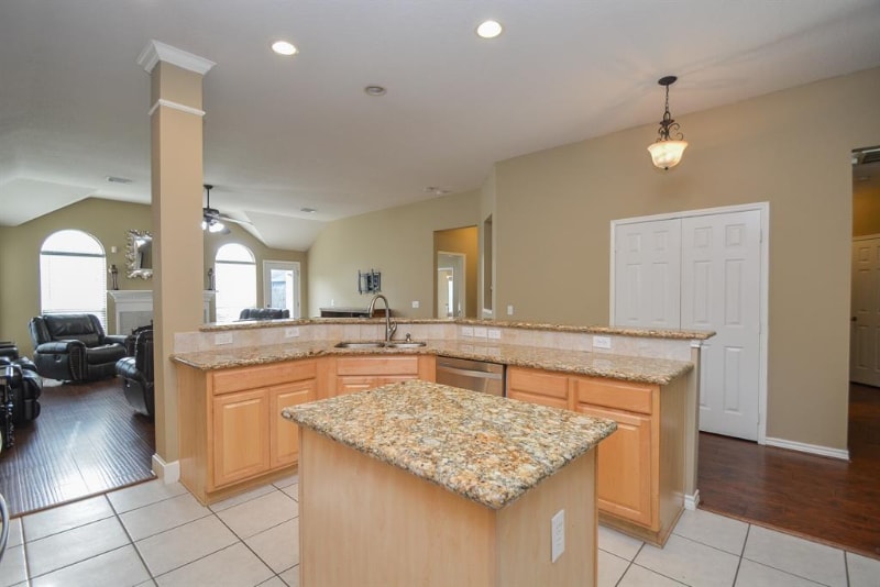 Building Photo - 4914 Surrey Park Cir