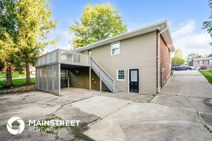 Building Photo - 10900 Oak Harbor Dr