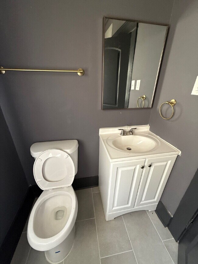 Building Photo - Affordable Co-Living Units (1–4 Rooms Available) Near Central Memphis