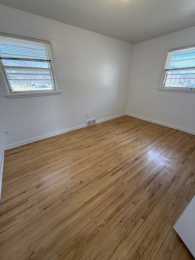 Building Photo - 628 3rd Ave NW