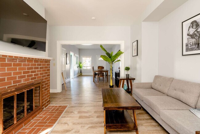 Building Photo - 4004 SE Division St