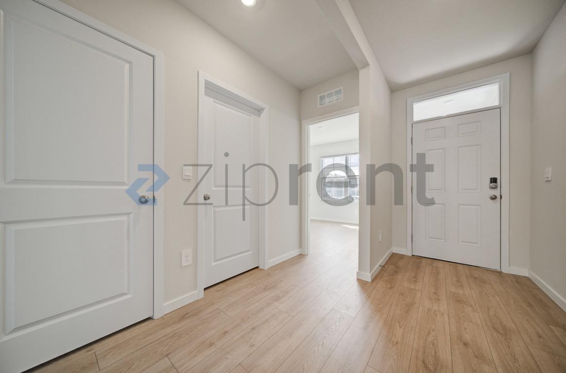 Building Photo - 707 NW 2nd Ln