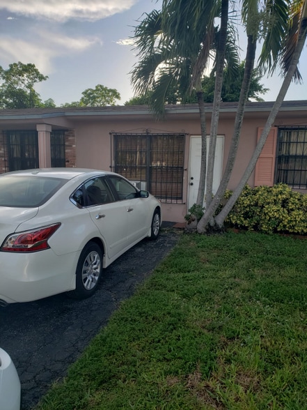 Building Photo - 8126 W 15th Ave