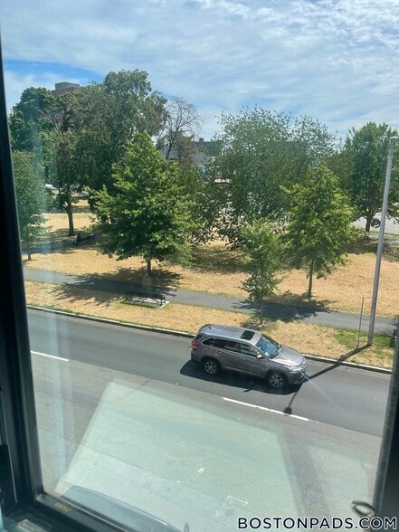 Building Photo - 191 N Common St