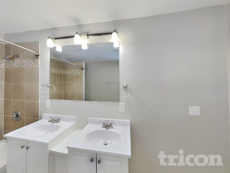 Building Photo - 13516 Grand Ave