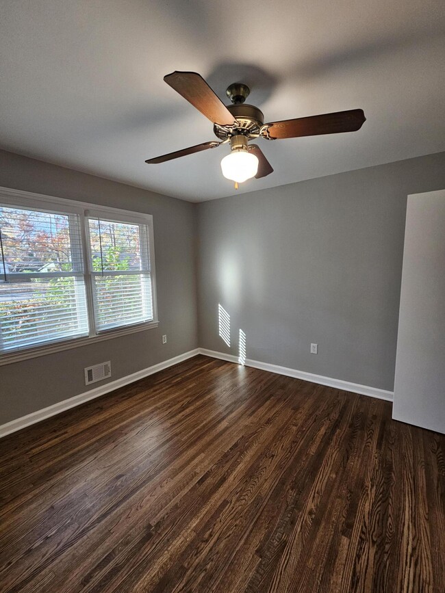 Building Photo - 384 Mimosa Cir