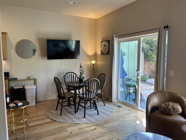Building Photo - 237 Dunthorpe Dr