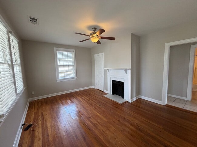 Building Photo - Cozy 2/1 Brick House in Celanese- $1,395