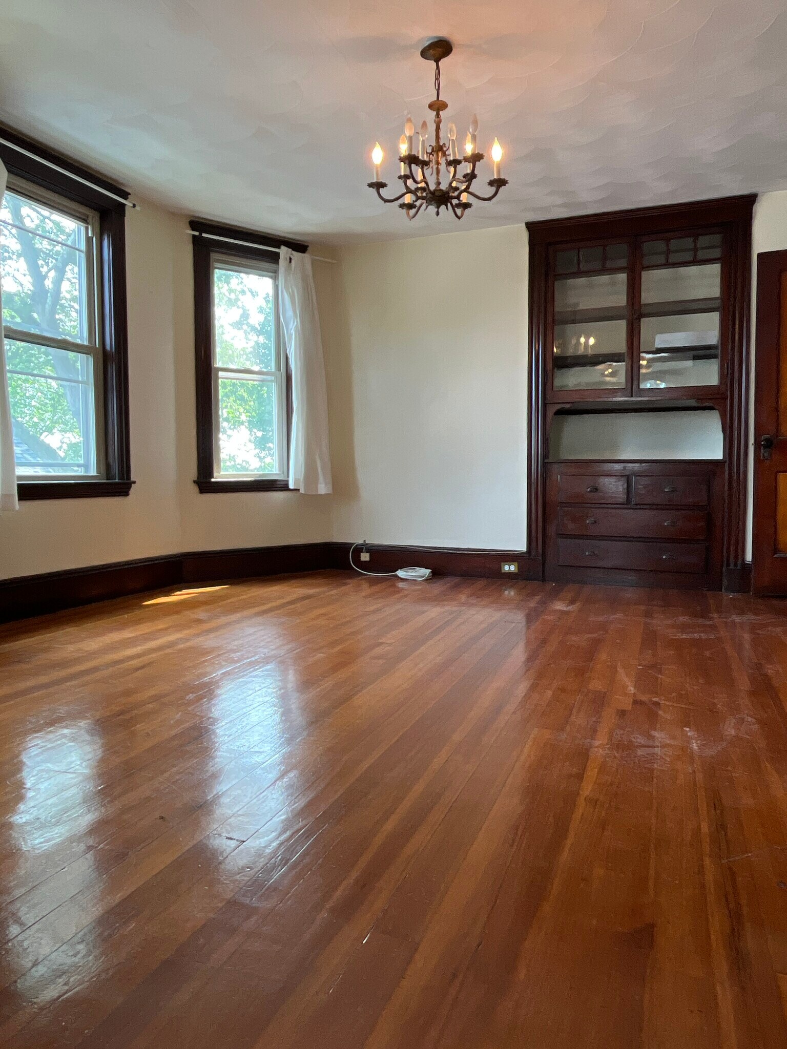 Building Photo - 82 Newburg St