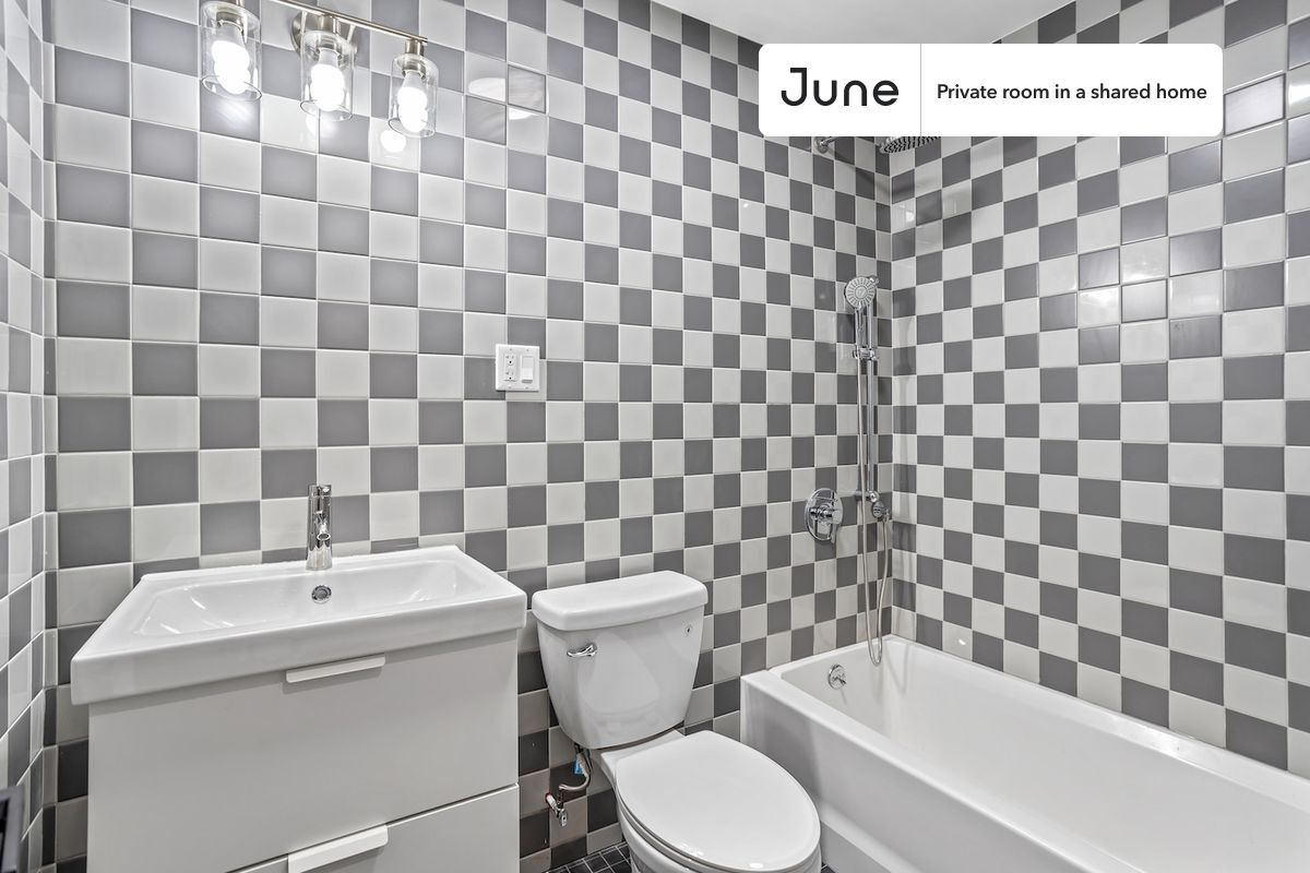 Building Photo - Room in Shared 4.0 bed/3 bath home