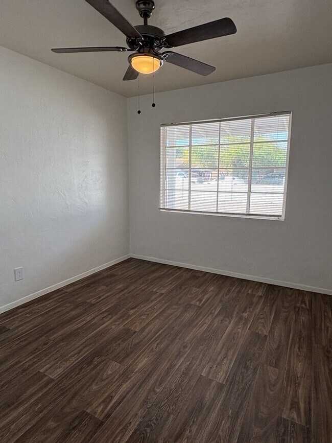 Building Photo - 449 N Drew St E