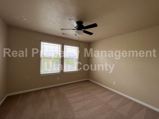 Building Photo - Pet Friendly Home with Fully fenced back yard