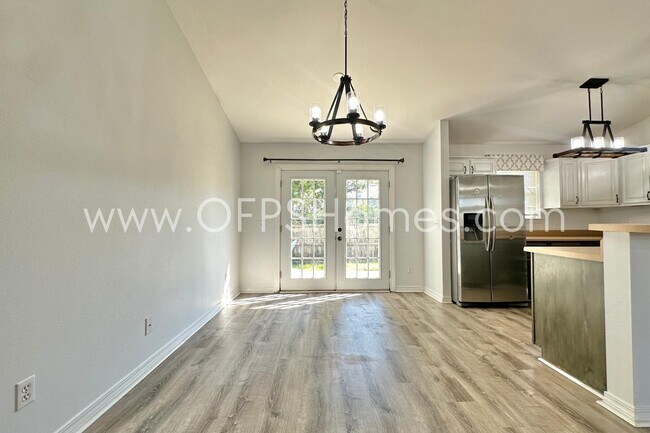 Building Photo - 2426 Houston Cir