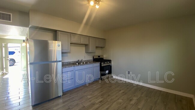 Building Photo - 5745 S Southland Blvd