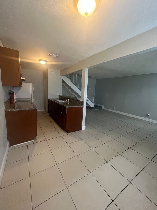 Building Photo - 2 br, 1 bath House - 800 W TIFFANY DRIVE #3