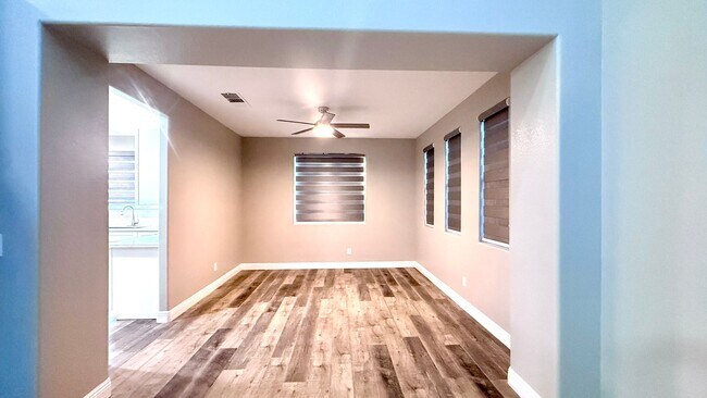 Building Photo - Five bedroom home in Henderson with downstairs bedroom and pool And Spa