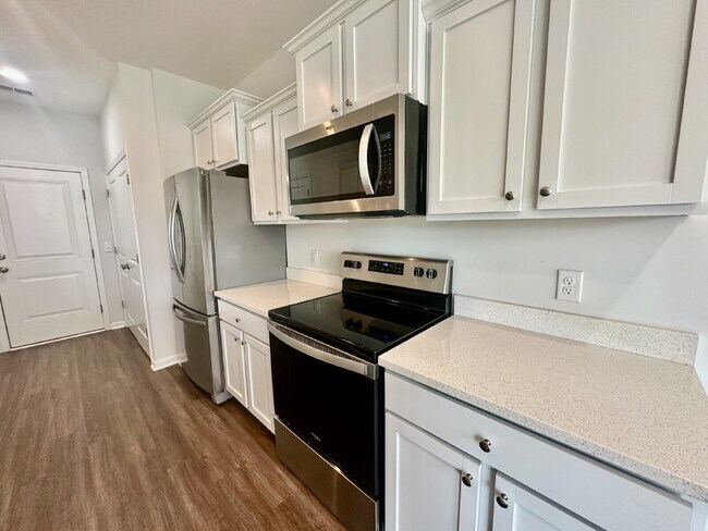 Building Photo - Three Bedroom Home with Large Loft in Heartstone Lakes!