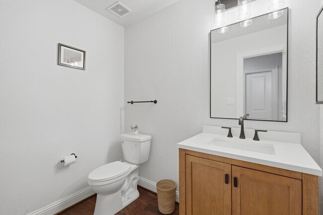 Building Photo - 111 N Bimini Twist Cir