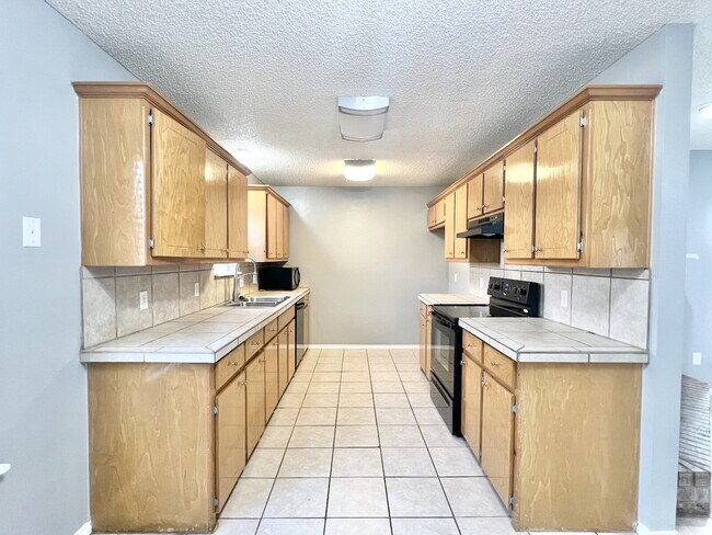 Building Photo - Adorable 3/2/2 in Frenship Memorial!