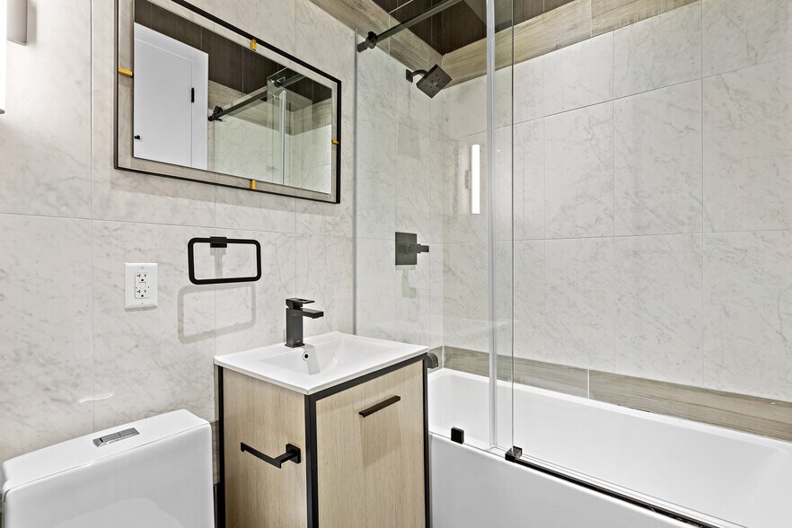 Building Photo - 542 Newark Ave