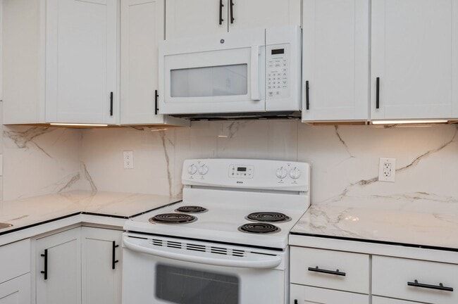 Building Photo - Central 4 bedroom in Niceville!