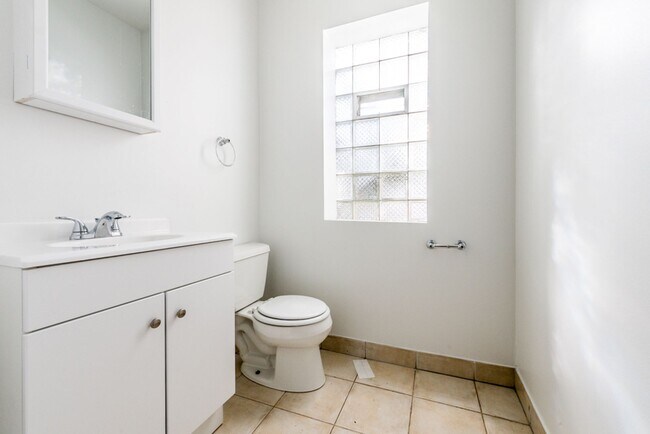 Building Photo - 8057-59 S Dobson Ave Chicago, IL 60619