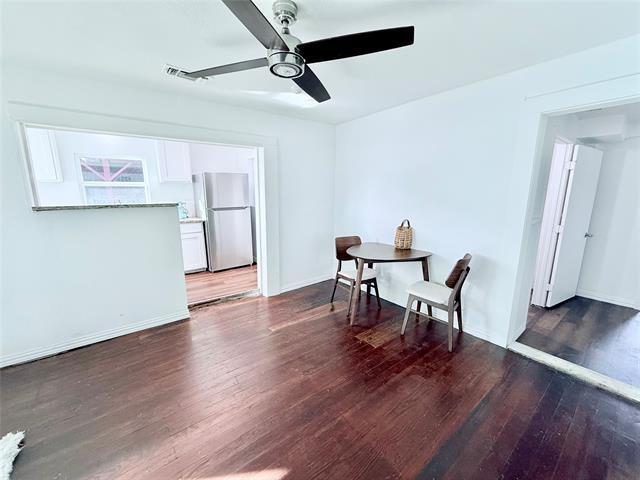 Building Photo - 727 W Day St