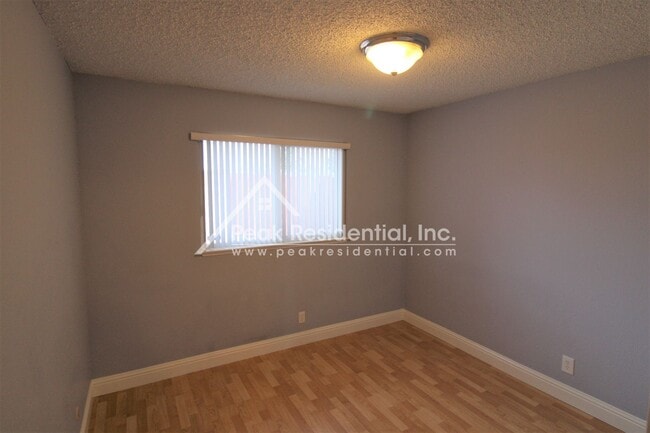 Building Photo - Cute 2bd/2ba Duplex with Garage - Walk to ...