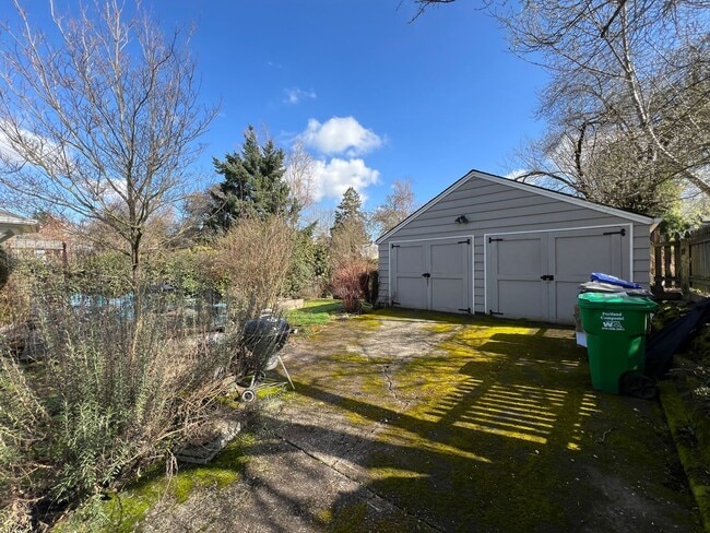 Building Photo - S0349