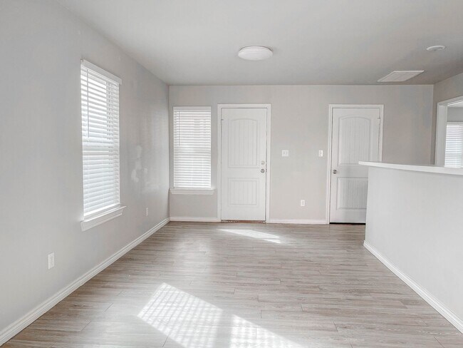 Building Photo - Savor the Sophistication of This Lovely 3-Bedroom!