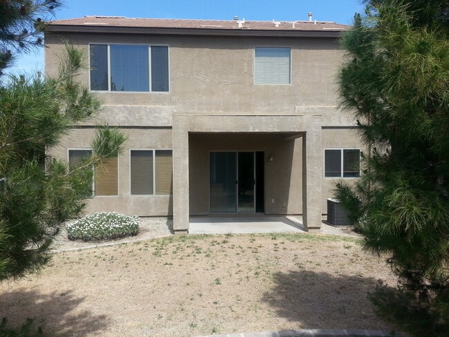 Building Photo - Rare 6 Bed, 3.5 Bath Home in San Tan Valley