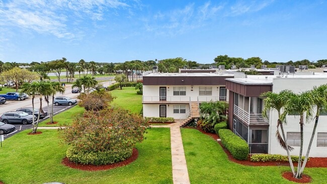 Building Photo - 677 Normandy Ln