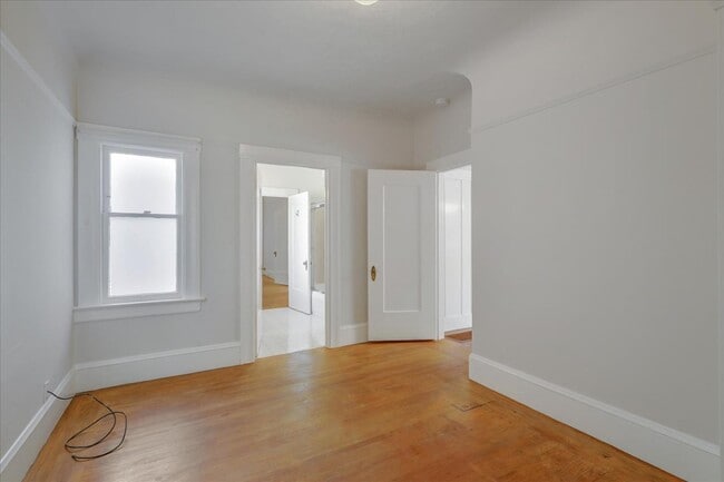 Building Photo - 422 Vernon St