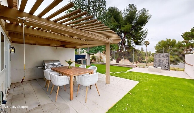 Building Photo - Amazing 3 Bedroom Home in Mission Viejo!