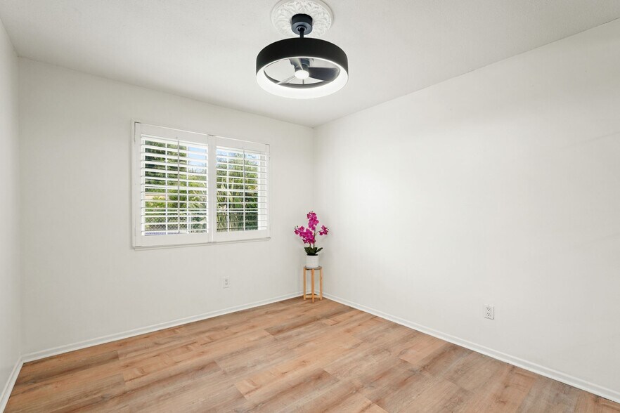 Building Photo - 27480 Cherry Creek Dr